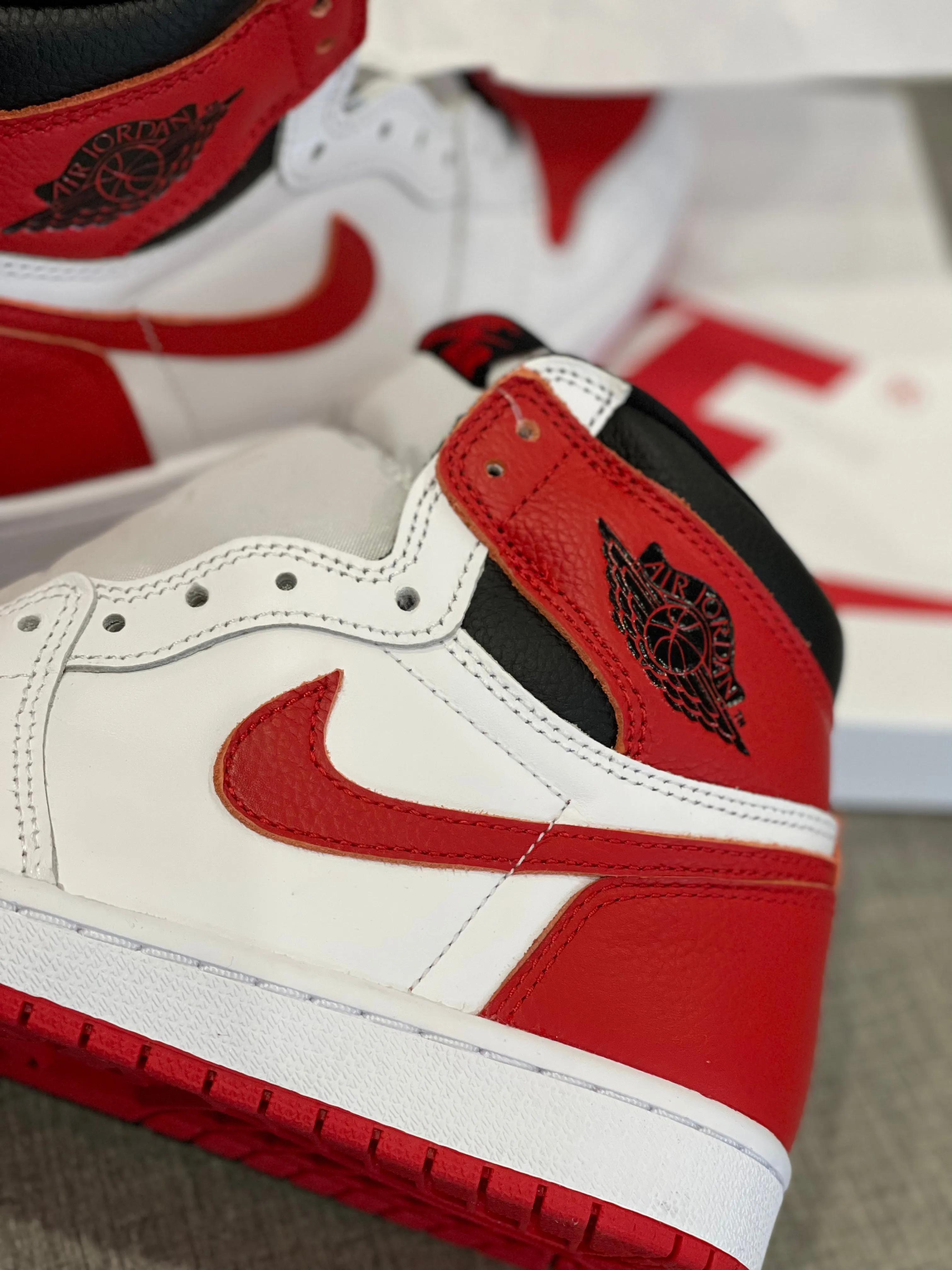 AIR JORDAN 1 HIGH HERITAGE