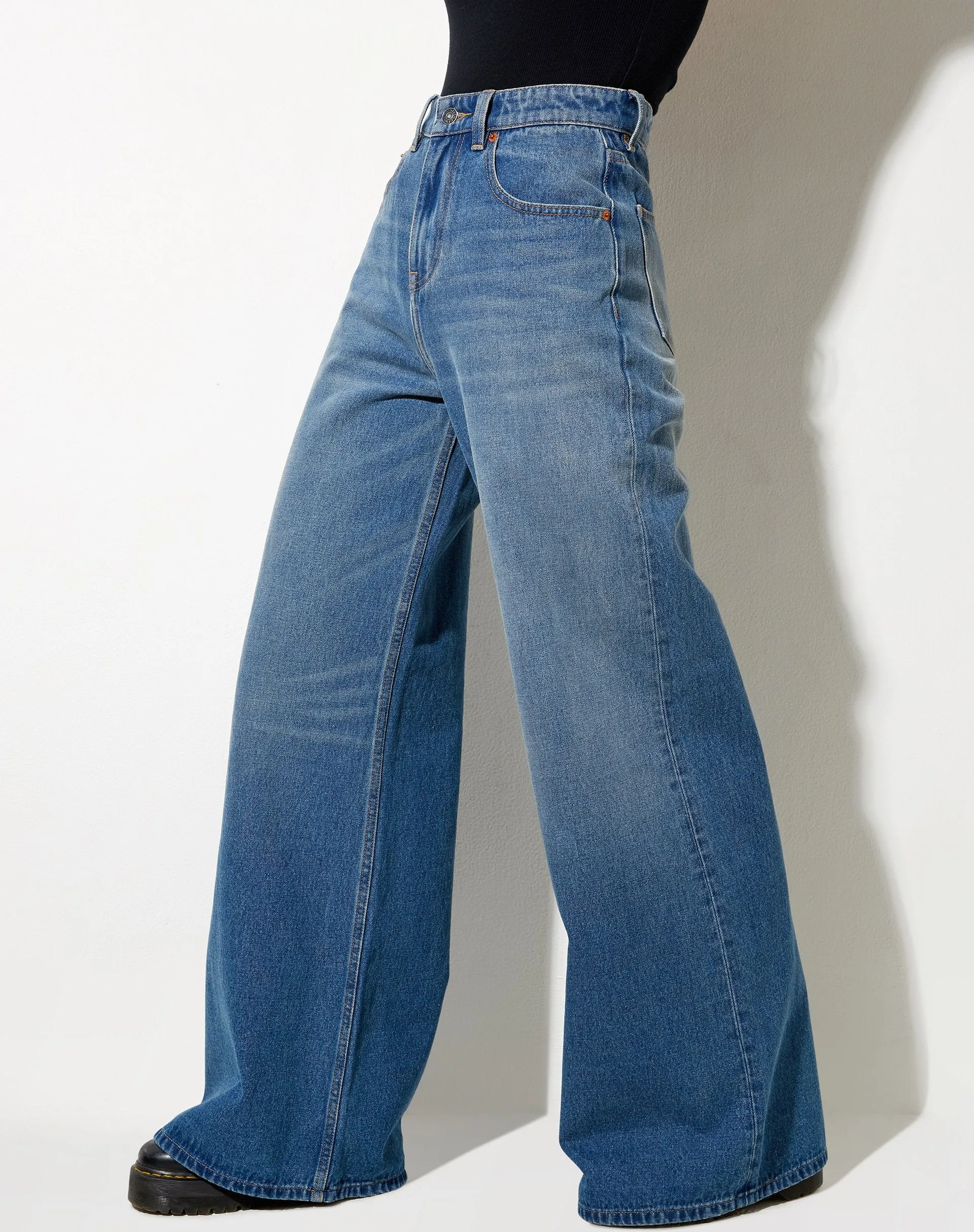 Flare Parallel Jeans in Mid Wash