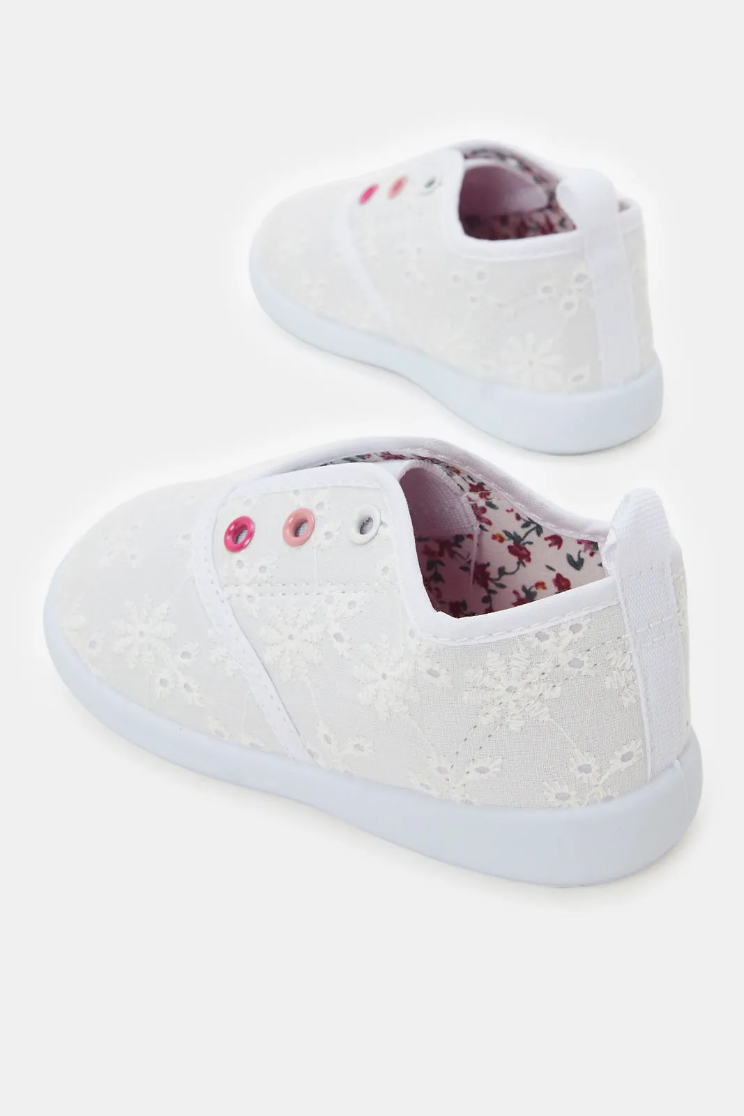 Infant Girls White Embroidered Pumps