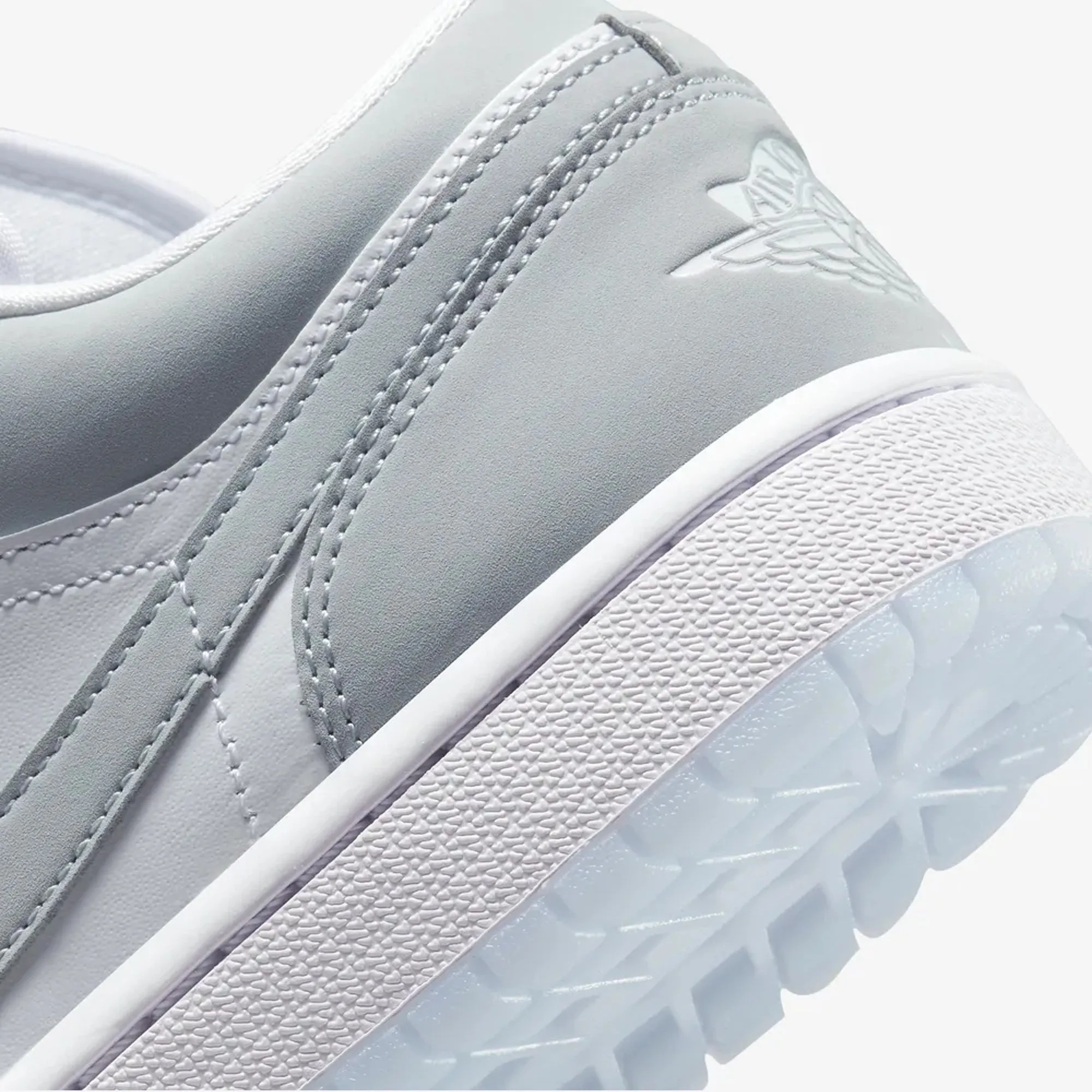 Jordan | WMN'S AIR JORDAN 1 LOW  { WHITE/WOLF GREY-ALUMINUM