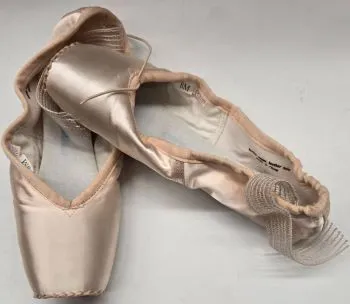 La Pointe II -- Pointe Shoe -- Pink Satin