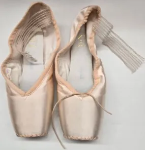 La Pointe II -- Pointe Shoe -- Pink Satin