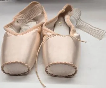 La Pointe II -- Pointe Shoe -- Pink Satin